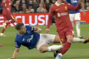 在线登录入口-裁判公司承认误判！官方：塔科夫斯基飞铲麦卡利斯特应被红牌罚下