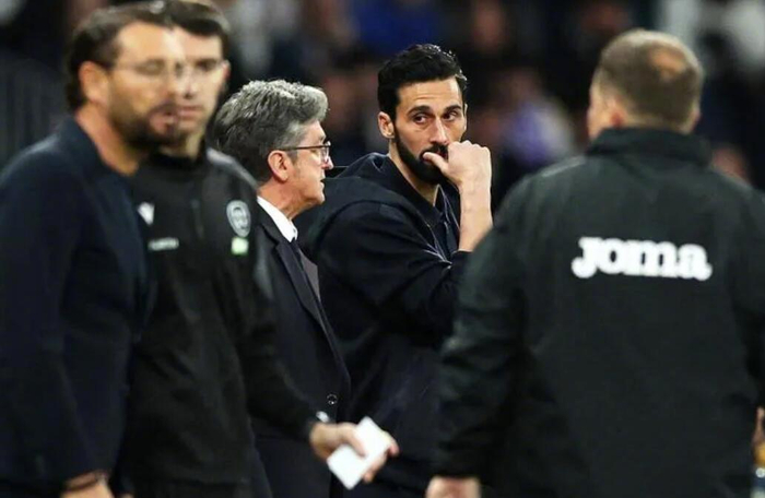 华体会官方网-皇马不敌赫塔费球迷高喊弗洛伦蒂诺下课阿韦洛亚帅位堪忧|队报|马德里|西甲|圣地亚哥-伯纳乌足球场|皇家马德里_新浪体育_新浪新闻